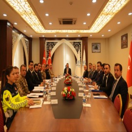 Hakkari'de dolandırıcılar arttı, Validen uyarı geldi