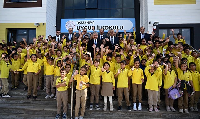 Vali Yılmaz, öğrencilerle bir araya geldi: ''Çocuklarımız mutluluk ve neşe içinde eğitimlerine devam ediyor''