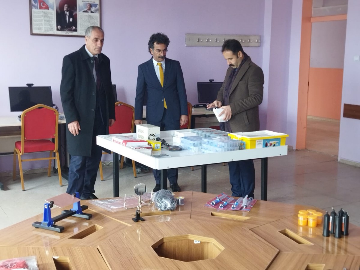 Saray’daki okullara robotik kodlama sınıfı;