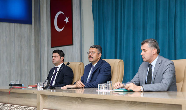 Hakkari Valisi Çelik: Her öğrencimize bir kuyumcu titizliğiyle yaklaşmalıyız;