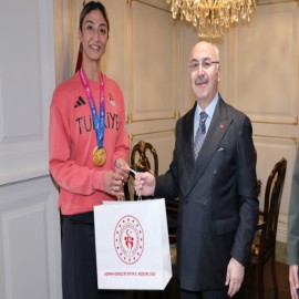 Adana'nın gururu Nafia Kuş Aydın, 2. kez dünya şampiyonu oldu