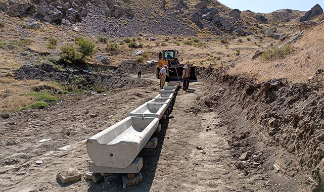 Hakkari'deki sulama projeleri 300 aileye ekmek kapısı oldu!;