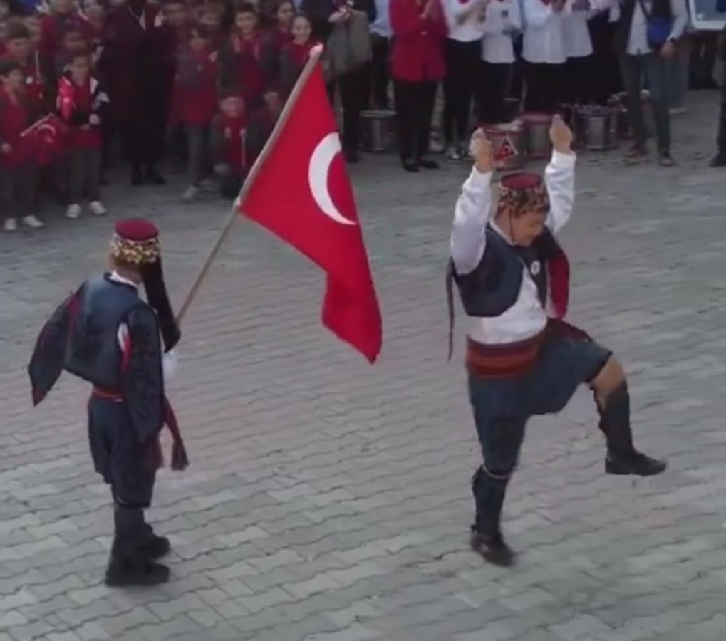 Berkay ve Yasin kardeşlerin videosunu paylaştı;