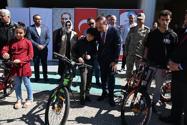 Yetim Çocuklar Bisikletlerine Kavuştu;