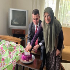 100. hane ziyareti anısına Havva teyzeyle pasta kesti