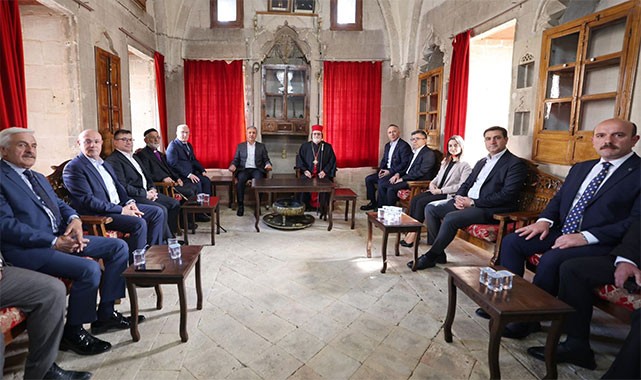 Vali Akkoyun, Paskalya Bayramı'nı kutladı: Birlikte yaşamanın en güzel örneğini sunmuşlar