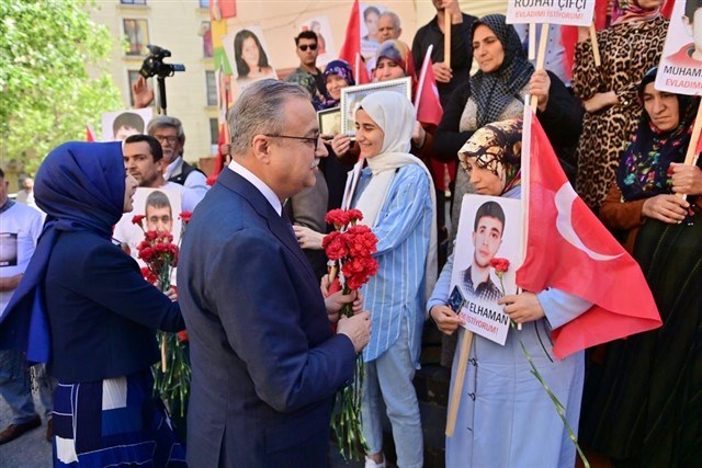 Vali Su’dan ‘Diyarbakır Anneleri’ne ziyaret;