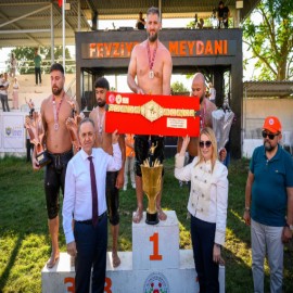 Vali Usta’dan, 4 yıl sonra yeniden düzenlenen festivale tam not