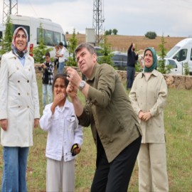 “Gökyüzünü uçurtmalar, yüreklerimizi çocuklarımızın neşesi süsledi”