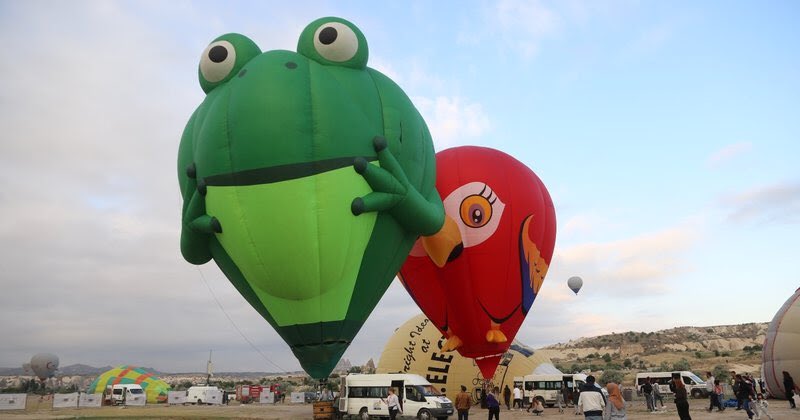 Kapadokya semaları figürlü balonlarla renklendi