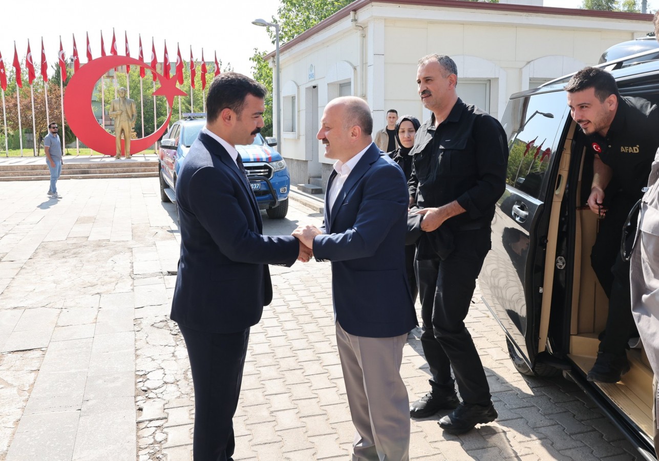 Kahta'nın yeni kaymakamına başarılar diledi