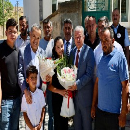 Aksaray protokolü Gücünkaya Köyü’nde vatandaşlarla buluştu
