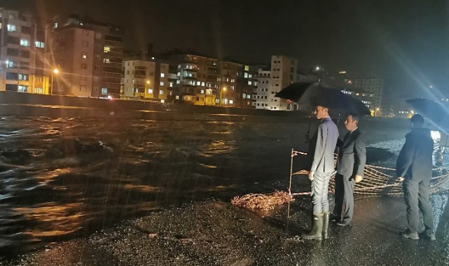 Arhavi’de şiddetli yağmur su taşkınlarına neden oldu