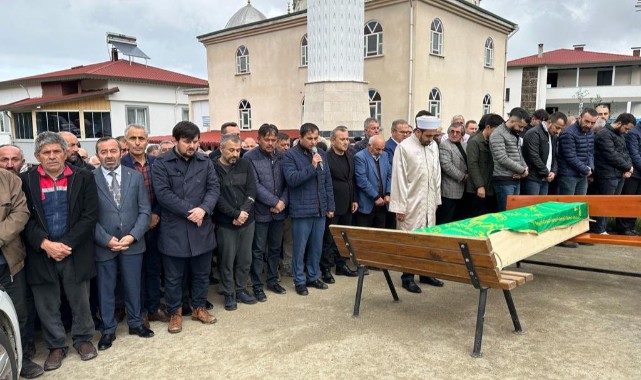 Taksici, eşini hastaneye götürürken kazada öldü