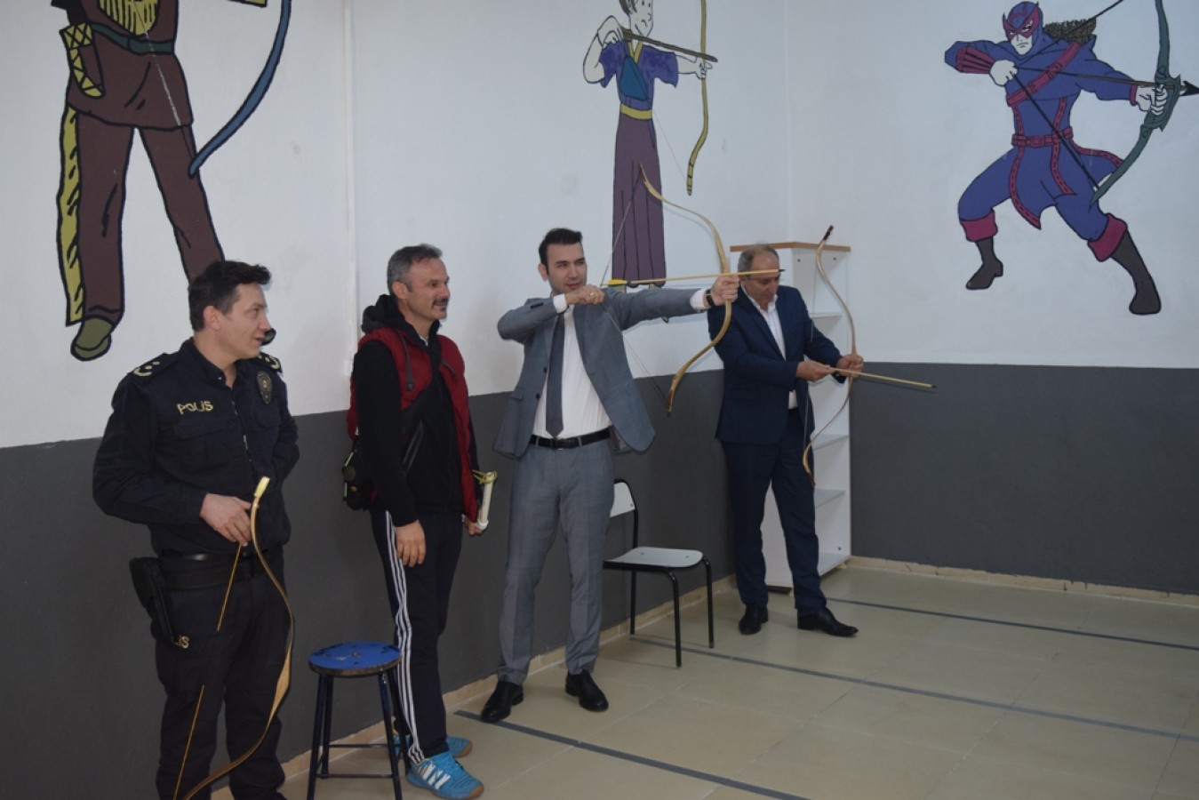 Öğrencilerin spor aktivitelerine katıldı;