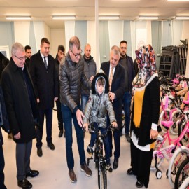 Konteyner kentte çocuklara bisiklet