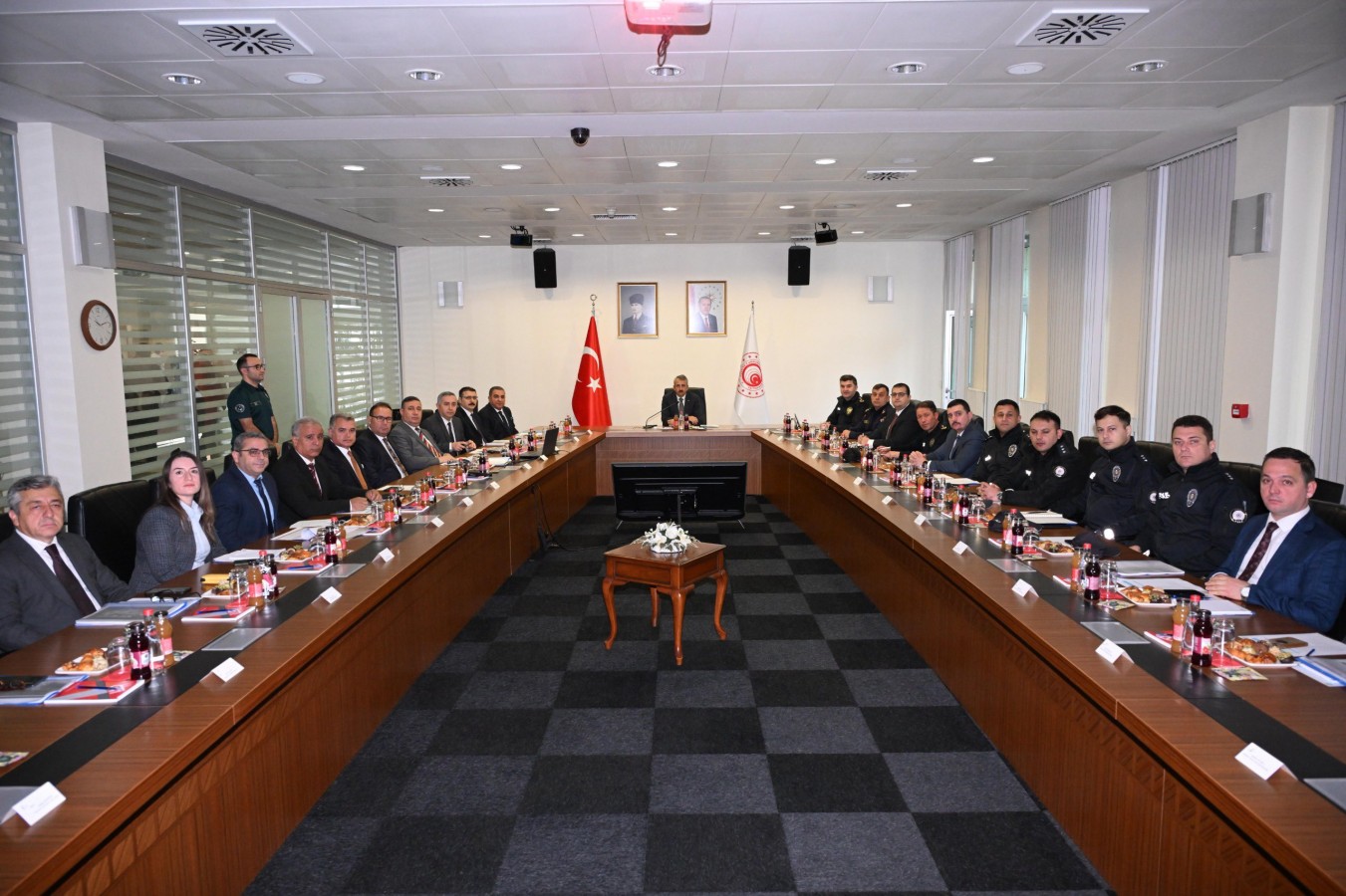 "Sınır kapılarında daha hızlı hizmet için çalışıyoruz";