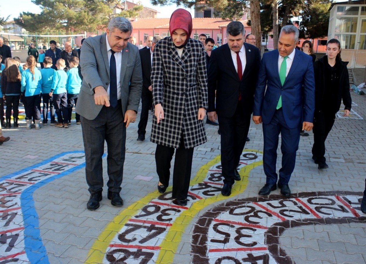 Okul bahçeleri renklendi;