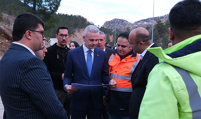 Vali Çiçekli yol çalışmalarını yerinde inceledi: Ulaşım hızlı ve rahat hale gelecek!;