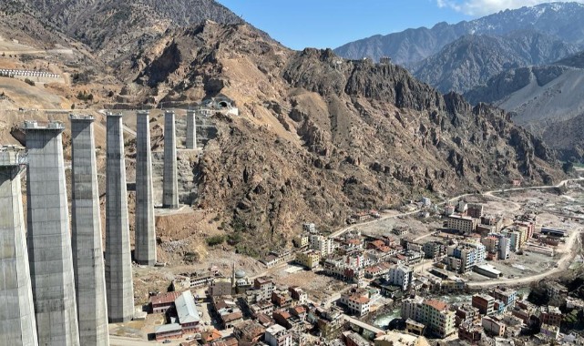 Yusufeli Merkez Viyadüğü’nde çalışmalar sürüyor