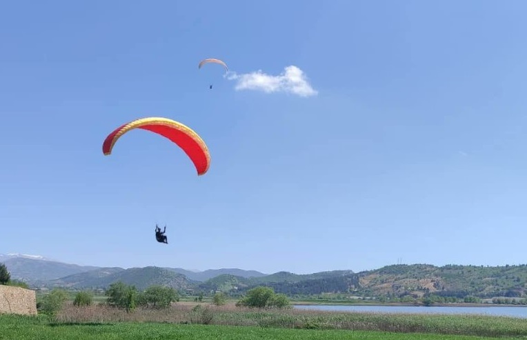 Gölbaşı'nda yamaç paraşütü keyfi;