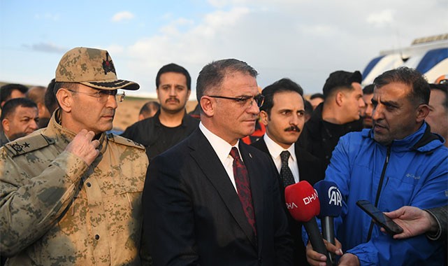 Van'da katliam gibi trafik kazası: Vali Balcı olay yerinden açıklama yaptı!