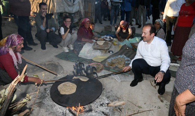 Çiftçi ziyareti yapan Vali Pehlivan, bal hasadı yaptı, gözleme pişirdi