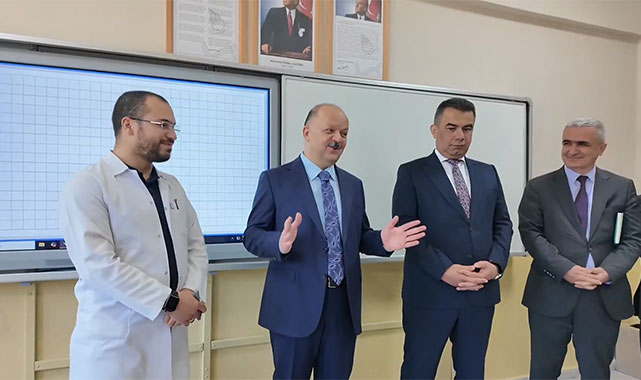 Öğrencilere vali nasihati: ''Kitap okumak başarının en önemli anahtarı'';