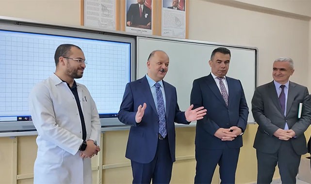 Öğrencilere vali nasihati: ''Kitap okumak başarının en önemli anahtarı''