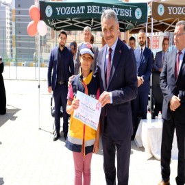 Vali, çocuklara Sağlık Elçisi belgesi verdi