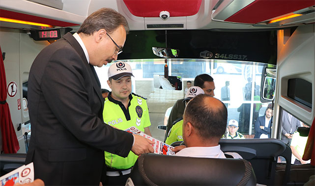 Vali Kızılkaya hem şoförleri hem de yolcuları uyardı: Bir kemer bir hayat demek;