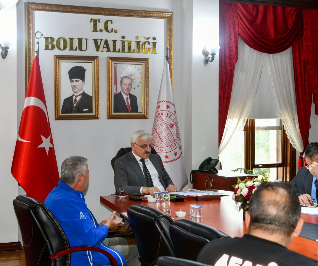 Bolu Valisi Ercan Kılıç, her ay düzenlenen ‘’Halk Günü’’ toplantısında ilgili kurum amirleri ile bir araya geldi.