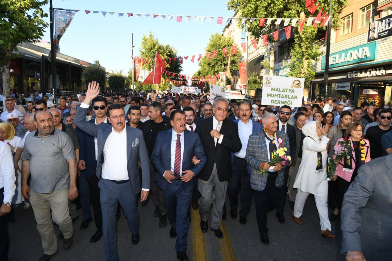 Kayısının başkenti festivalle renklendi;