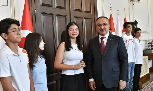 Vali Soytürk, LGS birincilerini ağırladı: Sizler, bu ülkenin yarınlarına dair en güçlü umudumuzsunuz;