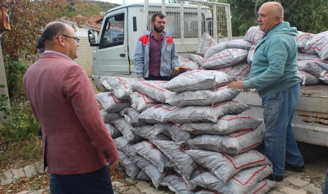 Kömür yardımı dağıtımına katıldı