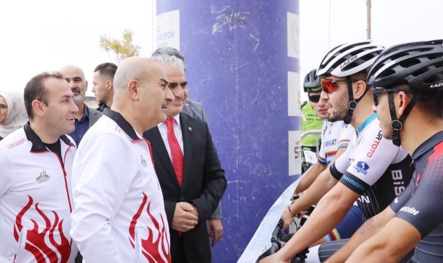 Sporcular Mardin sokaklarında pedal çevirmeye başladı