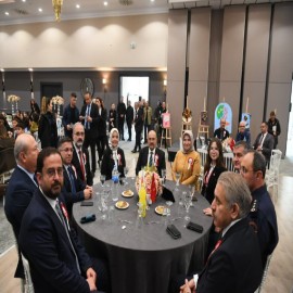Bakan Yardımcısı Yenigün ve Vali Ustaoğlu iklim buluşmasında çocuklarla bir araya geldi