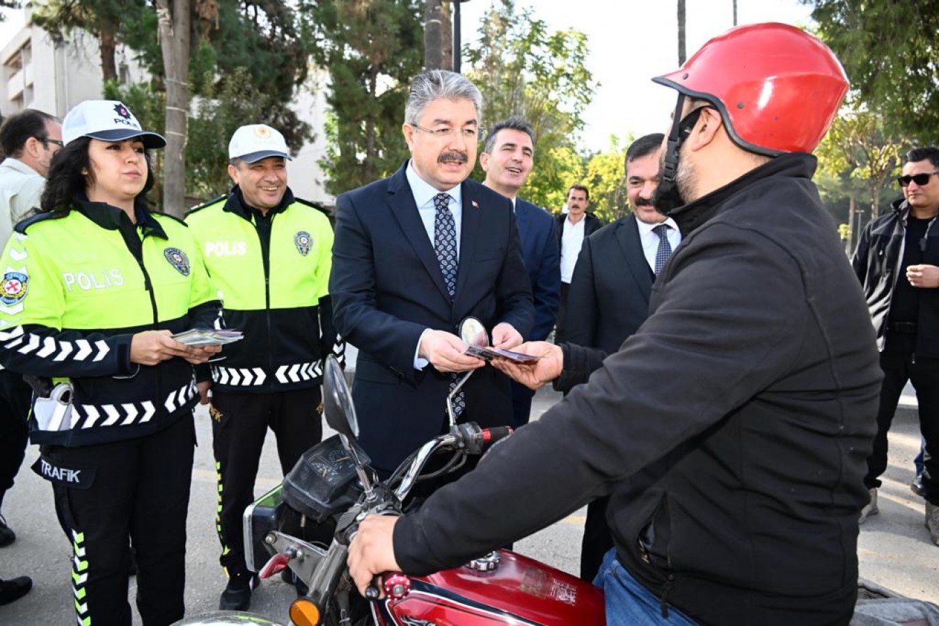 Motosiklet trafik uygulamasına katıldı;