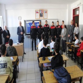 Yunus polislerini okula getirdi