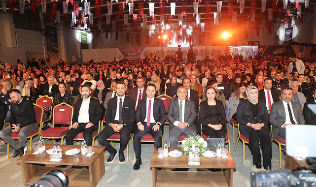 TRT'nin 60. yıl konserine büyük katılım: ''Şehrimiz anlamlı bir buluşmaya ev sahipliği yaptı'';