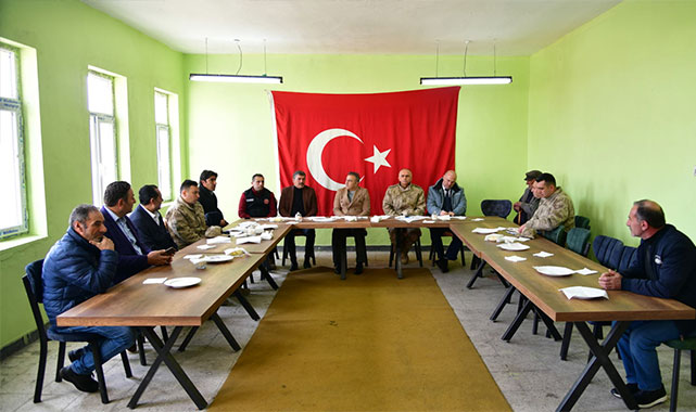 Vali Çiçek, Ardahan'ın köylerini tek tek gezdi;