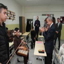 Kaymakam Atasoy’dan sanatla büyüyen gençlere destek