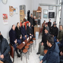 Soğuk günde esnafla iç ısıtan sohbet