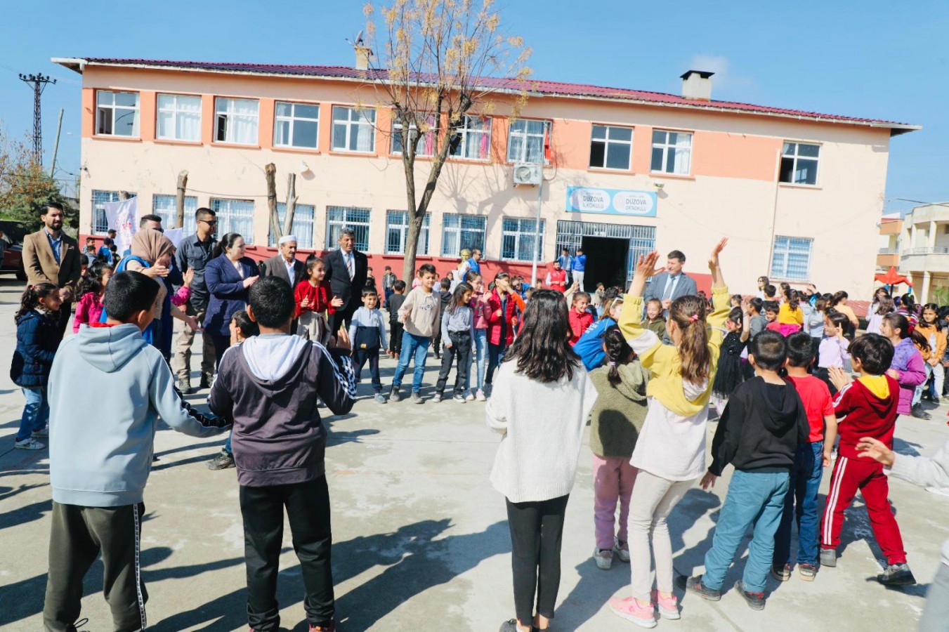 Cizreli çocuklar ‘Merkezim Her Yerde’ projesi ile eğleniyor;