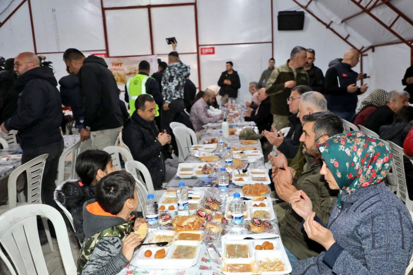 Deprem bölgesi Malatya'da ilk iftar