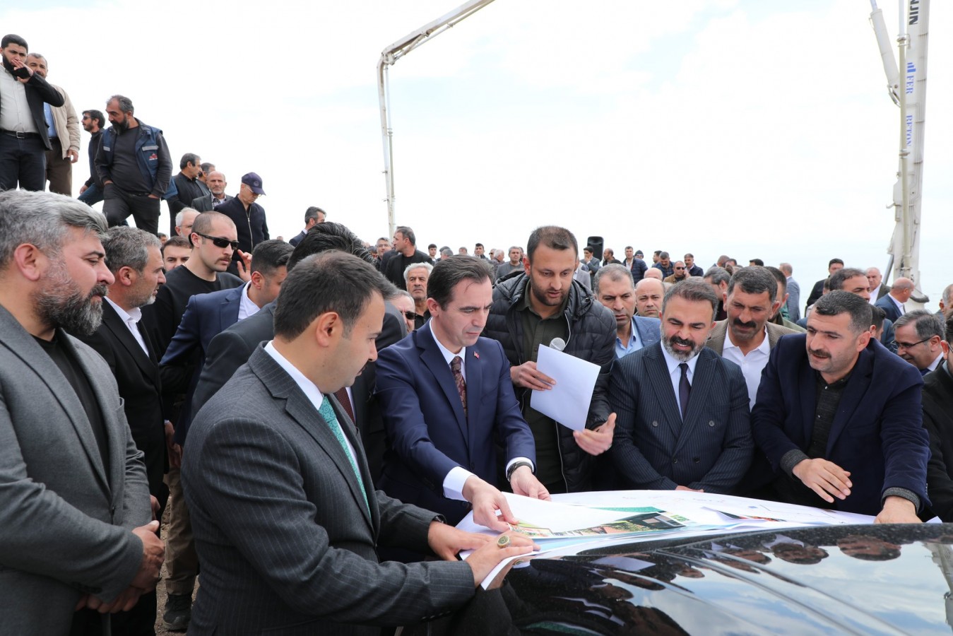 "Gençlerimizin her alanda başarılı olmasını temenni ediyoruz";