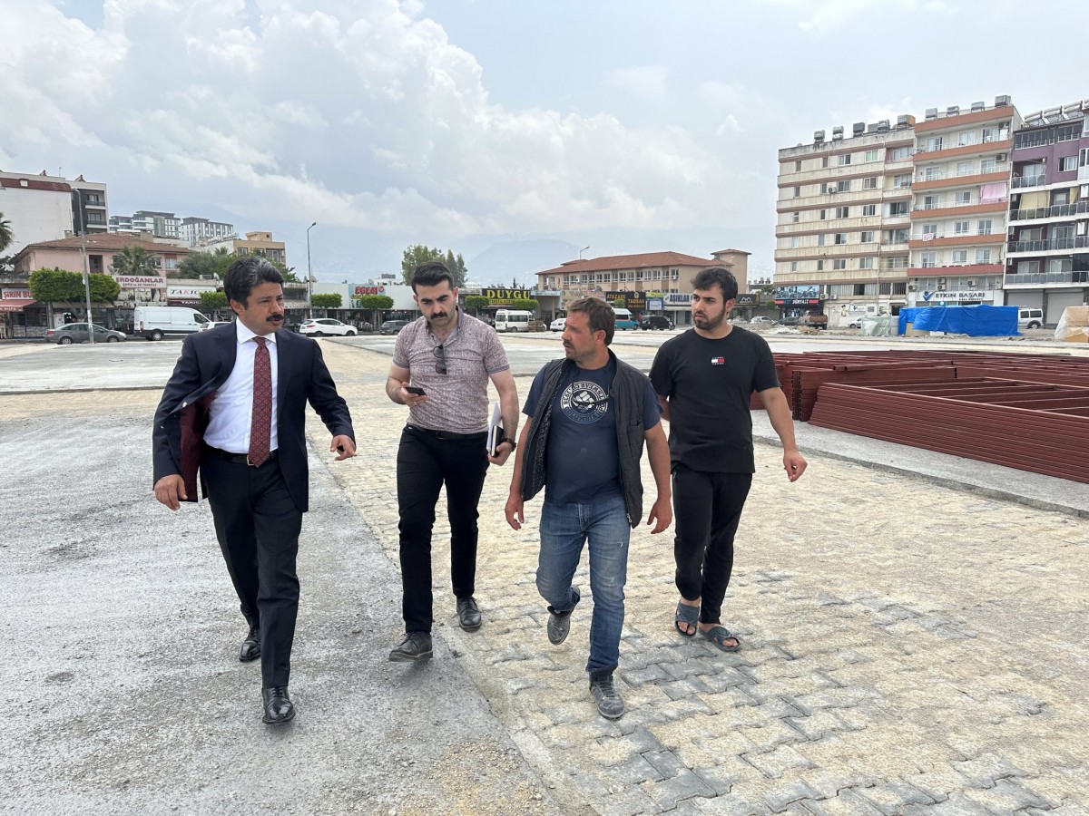 İskenderun'da enkaz kaldırma çalışmaları 4 ayda tamamlanacak;