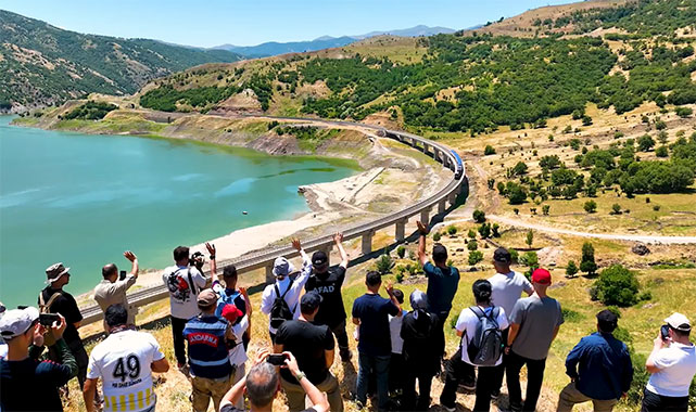 Vali Çakır ve eşi doğa yürüyüşü yaptı;