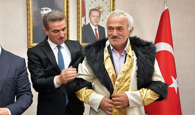 Vali Baruş, yılın ahisine kaftanını giydirdi;