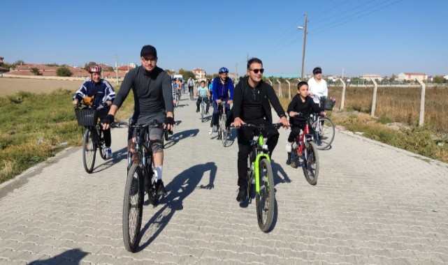 100. yıl için 5 kilometre pedal çevirdiler